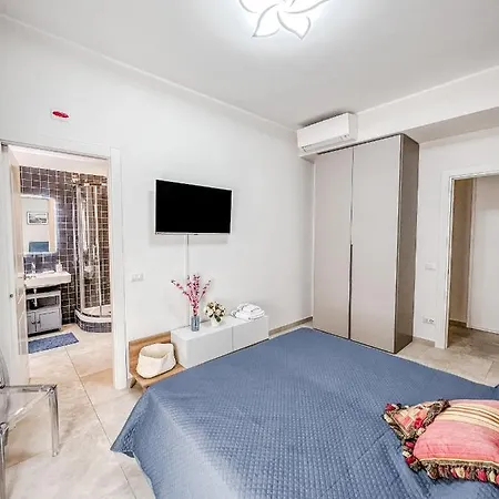Apartment Casa 3 Santi, Your Contemporary In Rome